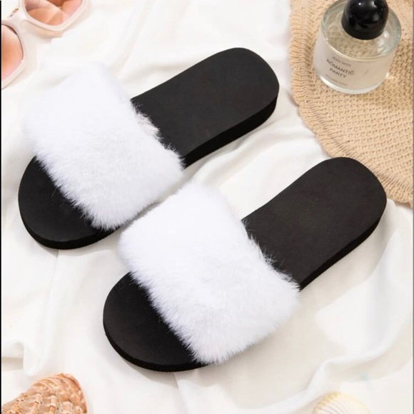 SALE! LAST ONE WHITE FLUFFY SLIDE SLIPPERS - Picture 8 of 8